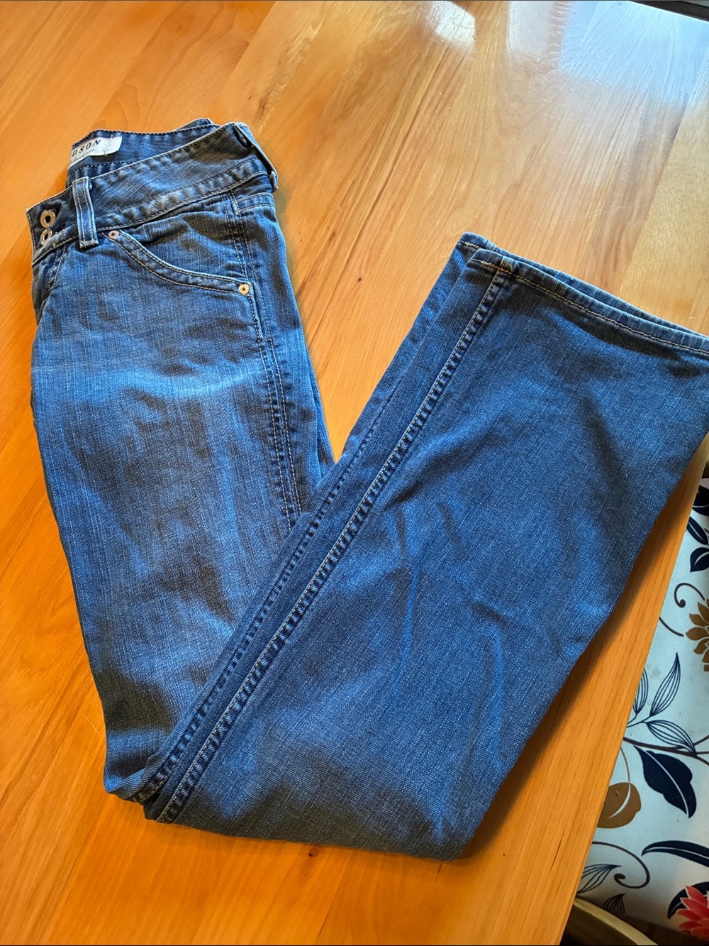 Hudson 2000’s size 25 low rise flare jeans - Picture 3 of 4